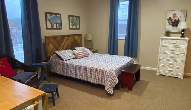 Private Suite on Eastern Kentucky Farm with Indoor Pickleball Court in West Liberty