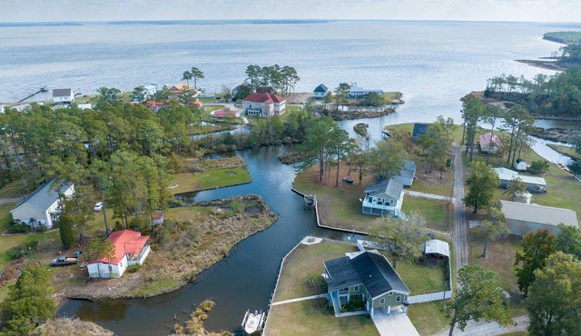 Private Waterfront Retreat with Breathtaking Views. Pet-friendly!
