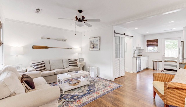 * *PROFESSIONALLY CLEANED l BEACH CHIC COASTAL VILLA!*COME RELAX! ☀️🦀❤️