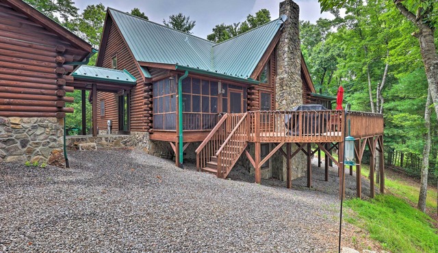 Purlear Luxury, Spacious Log Cabin w/Mtn Views! in Purlear