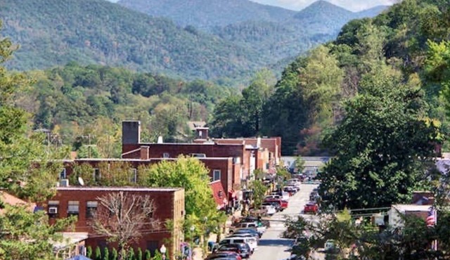 Purple Mountain Hideaway in Sylva is the perfect mountain getaway!