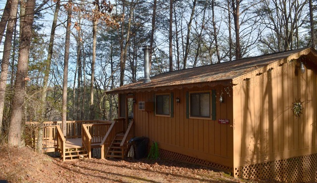 Quaint cabin w/hot tub-10 min from Helen!