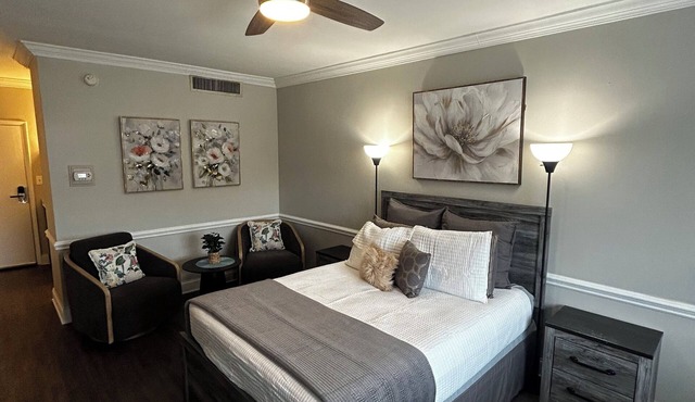 Quaint Mins to Atrium Health & Panthers Stadium perfect for your next getaway