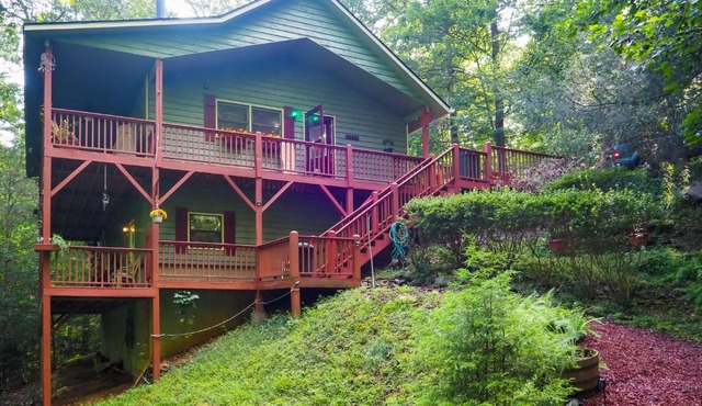Quiet Murphy Hideaway w/Decks & Outdoor Fireplace in Murphy