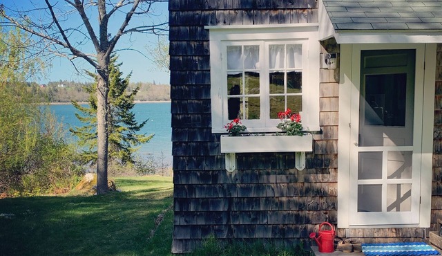 Quintessential Seaside Maine Cottage