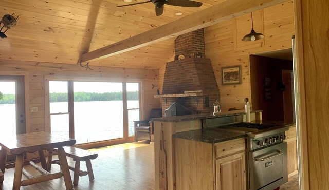 Rangeley Waterfront Retreat: 4 Bed, 2 Bath, Perfect for Families to Unwind in Rangeley
