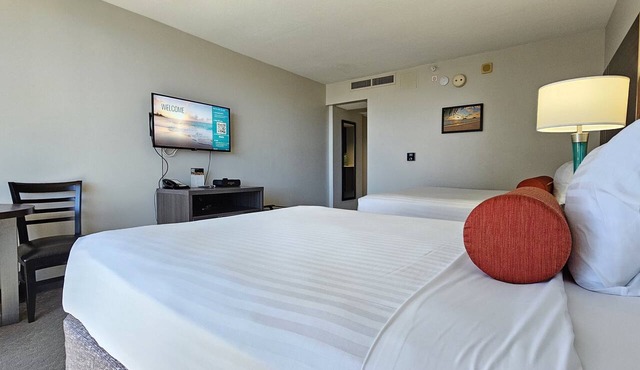 Recently Renovated Studio in Palms at Waikiki
