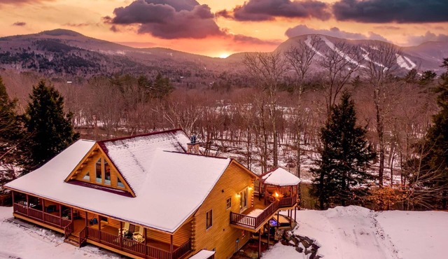 Rediker Retreat- Authentic Riverfront Luxury Log Home