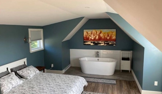 Relax, Zen condo, with AC, country side & lakes in Stanstead