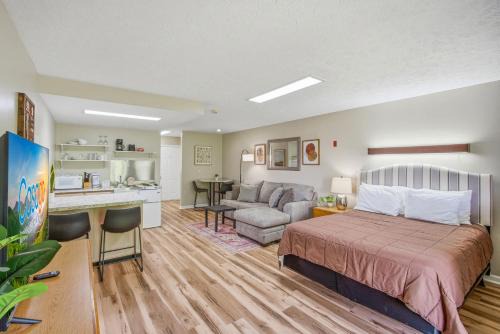 Relaxing Studio Sleeps 4 Near Golf & Douglas Lake