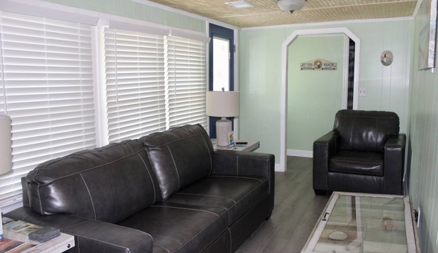 Remodeled Bungalow minutes from historic waterfront downtown Manteo