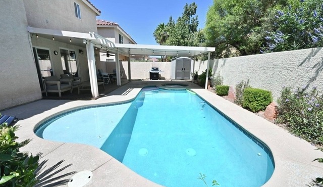 Resort style home w/HEATED pool and spa