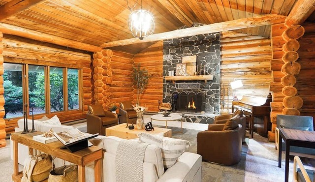Restored Historic Cabin l Designed for Groups in Maple Falls
