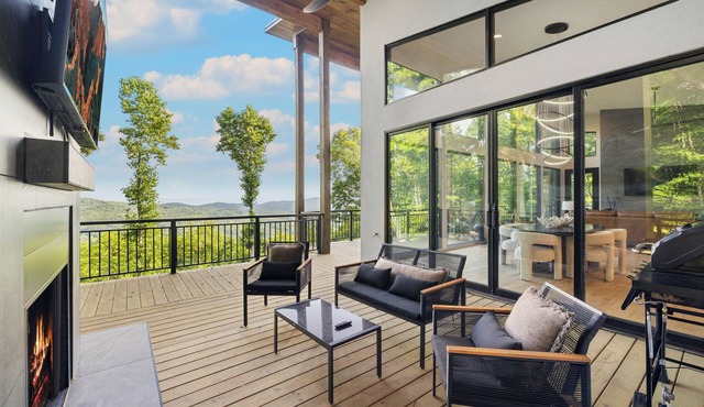 Ridge Haus Luxury Mountain Views Hot Tub Game Room