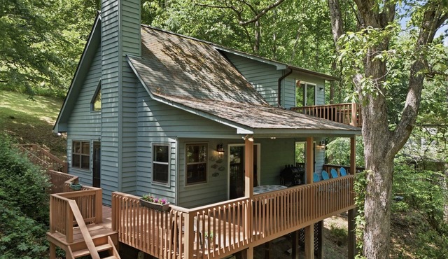 Rippling Waters Hideaway by Chatuge Home Concierge | Creekside Retreat |King Suite + Bunks | Steps to Water