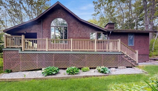 River view home w/lovely deck, views & fireplace