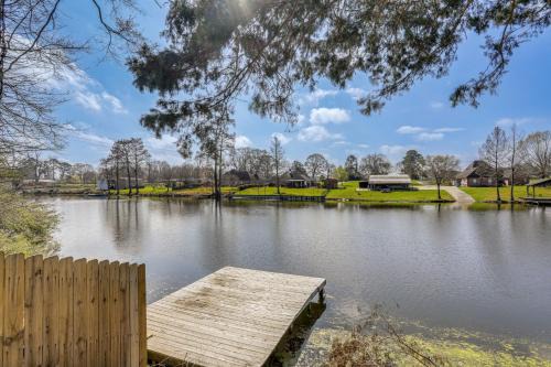 Riverfront Ventress Home w/Patio & Shared Pier in Ventress