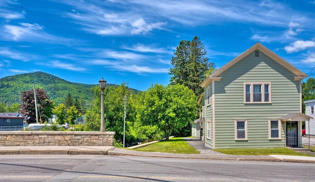 Riverside Colebrook Apt - Walk to Main Street