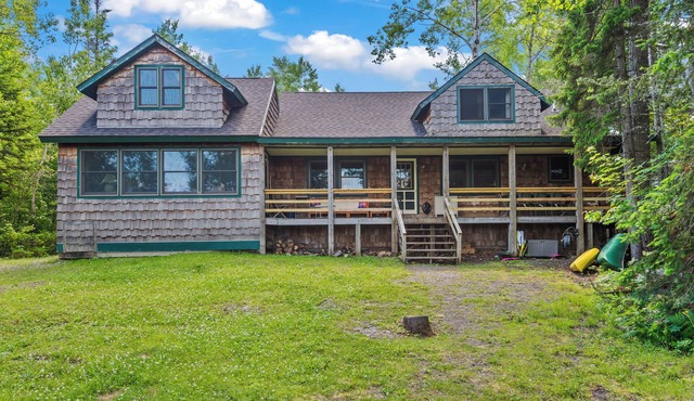 Rock Hopper on Mooselookmeguntic Lake with beach, pet friendly!