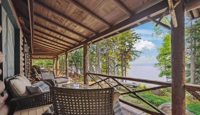Rock Ledge - Relax & Renew in turn-of-century log cabin with side cabin in Rangeley