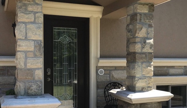 Romantic Studio Hideaway Heated Pool Option in Caledon Village