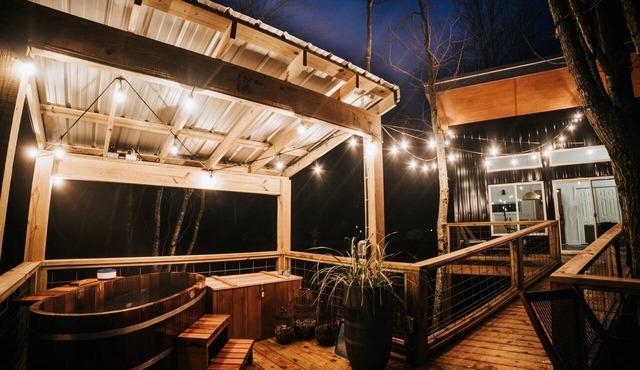 Romantic Treehouse Mountain Views Japanese Ofuro in Trion