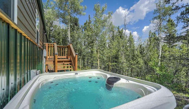 Rustic 3BR Home with Hot Tub, Peak View near Cripple Creek