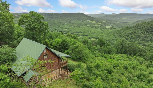 Rustic Cedar Roost Private Balcony Best Views in Jasper