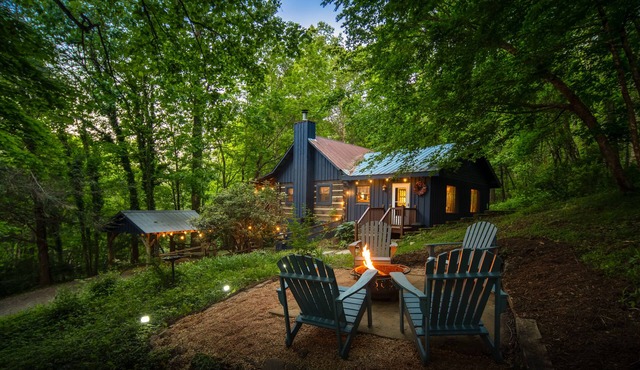 Rustic Charm with Chef Stove - Fire Pit - Hot Tub and 8 minutes to APP State