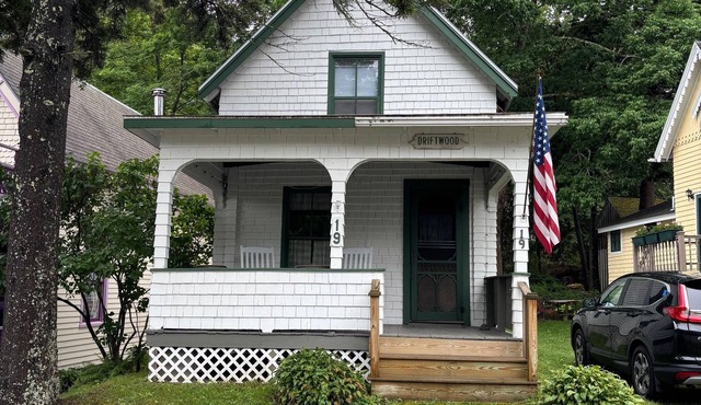 Rustic cottage a block from the water at 19 Broadway, Bayside, Northport in Northport