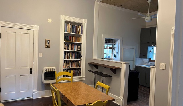 Rustic modern farmhouse 3-bedroom pet friendly house in charming Smithville in Smithville