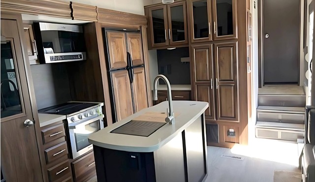 RV 5 Rustic Charm w/Queen Bed with Forest Background in Kenora
