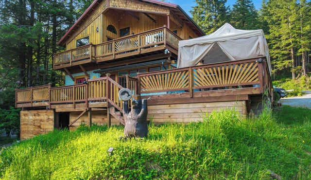 Salmon Return & Wildlife Roam: Ketchikan Getaway!
