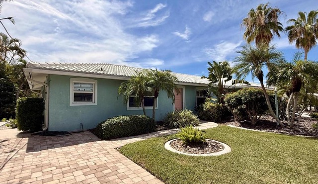 Sand Dollar Beach Side Villa in Holmes Beach