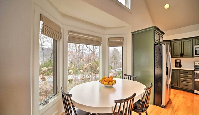 Sapphire 5BR Luxe: 5 Private Baths, Mtn Views in Sapphire