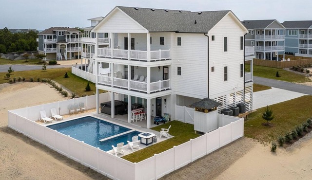Sea Salt & Sand w/Heated Pool + Near the Beach