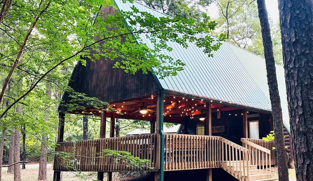 Secluded A-Frame Cabin w/Sauna+Pool Table+ Fire Pit on Petit Jean Mountain in Morrilton