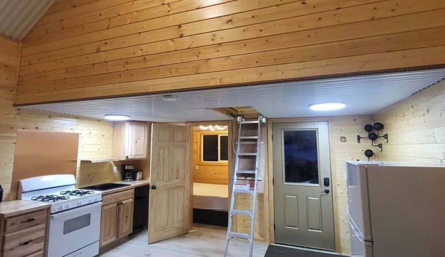 Secluded Off Grid Dry Lakefront Cabin- Unplug, Relax, and Recharge