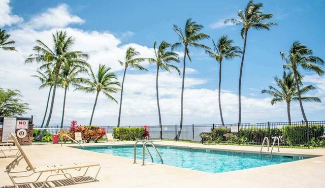 Secluded Top-Floor Molokai Condo with Ocean Views & Pool