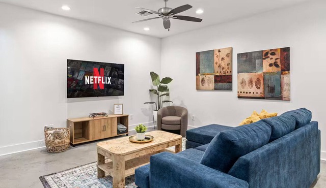 Short & Extended Stays ▪ Full Kitchen ▪ Workspace ▪ Garage ▪ Washer/Dryer in Lafayette