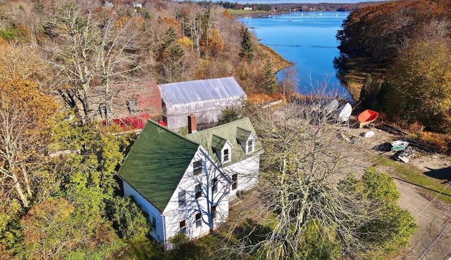 Single-family home situated on the waterfront in the beautiful midcoast Maine