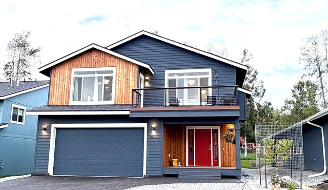 SINGLE HOUSE WITH HARMONY BALCONY