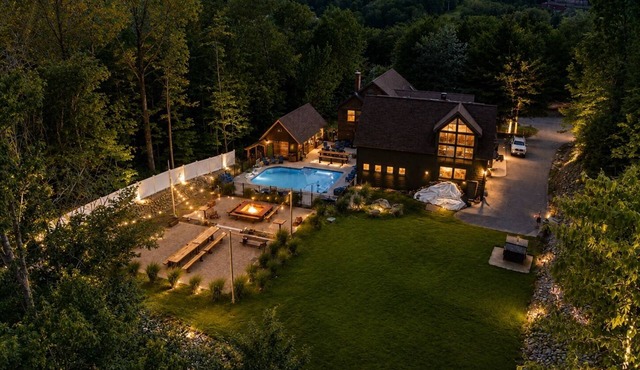 Skitopia Ski in, Ski out! Custom Spa and Pool. Direct access Sunday River Resort