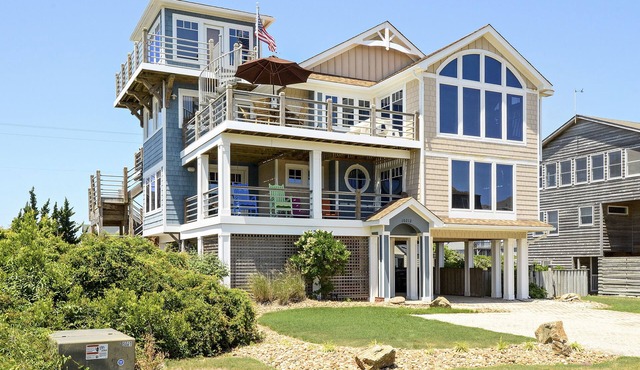 SN10212-Remarkable with private pool, observation room, 4 BRs and pool table.