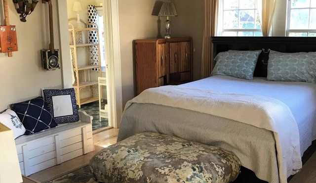 Snow Hill Private apartment nestled in the heart of historical downtown.
