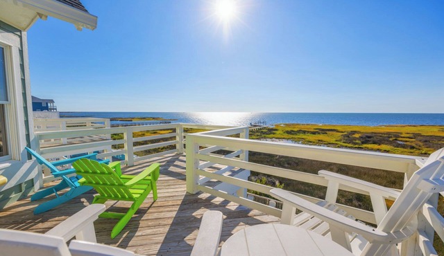 Soundfront Salvo Home w/Saltwater Pool, Hot Tub, Elevator, Theater, Tiki Bar