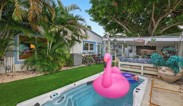 Spa, Game Room, Firepit, EV Charger | Near Las Olas | Casa Pineapple Social