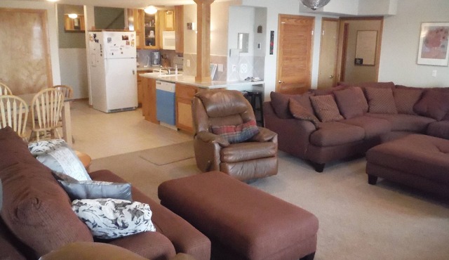 Spacious 2000 sq ft Happy Hideaway for your Cadet & Family 1 Mile from USAFA! in Colorado Springs