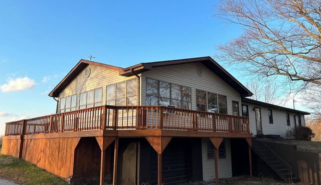 Spacious 3-bedroom house on secluded 44 acres in Elizabethtown. Full amenities! in Elizabethtown