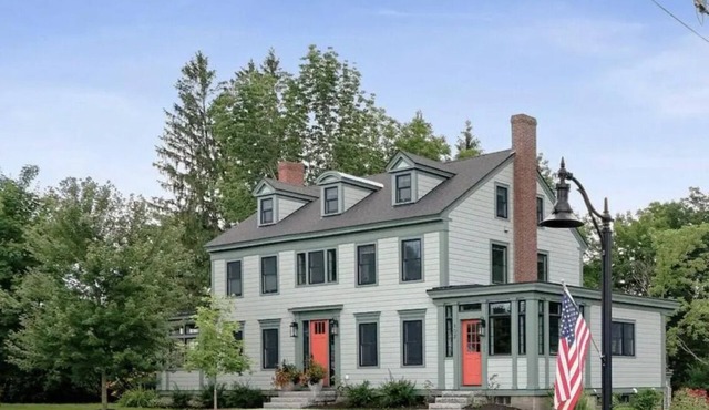 Spacious 4-bedroom house with chef's kitchen - Historic Belgrade Village
